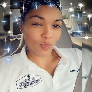 Meet your Posher, Cynthia